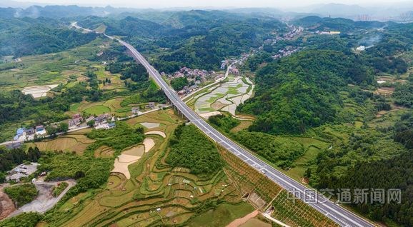 湖南省首条全路段全面启用数智云收费站的高速公路