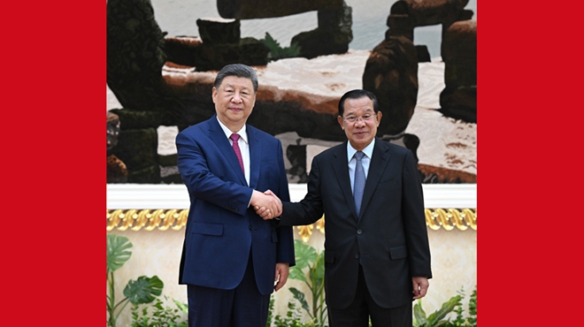 习近平会见柬埔寨人民党主席、参议院主席洪森