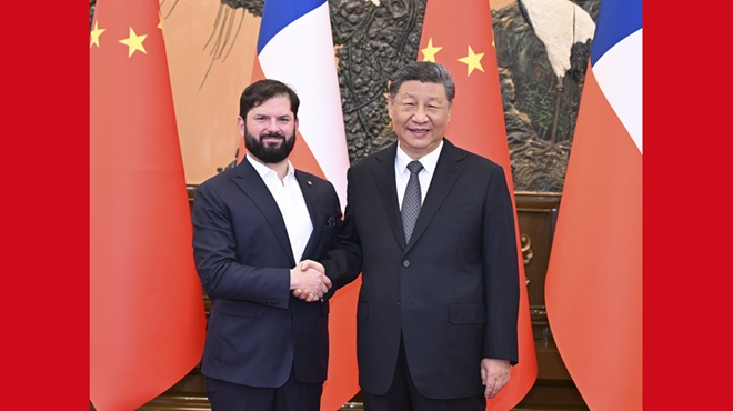 习近平会见智利总统博里奇