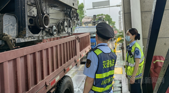 湖州护航联合收割机跨区通行
