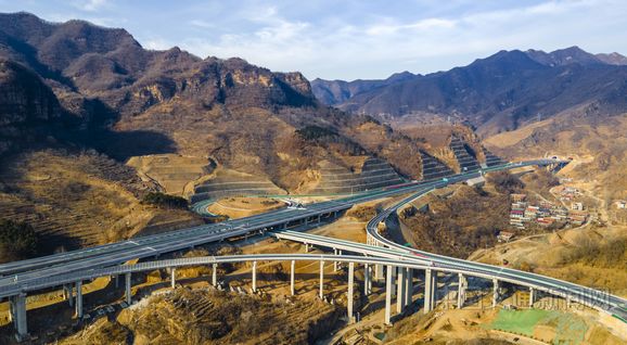 首都地区环线高速公路承平段项目建成通车