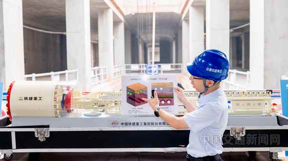 四川成都：市民代表实地探访地铁建设背后的安全密码