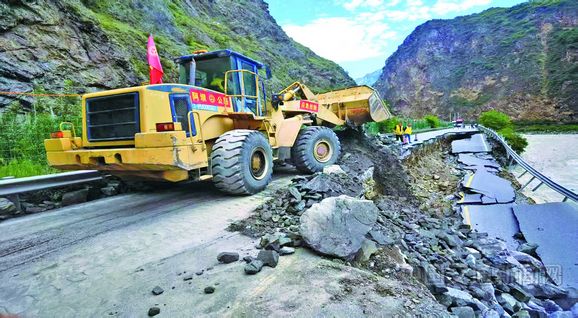 213国道沙子河坝损毁路段抢通