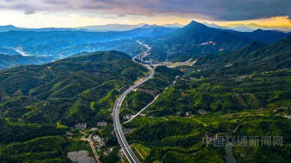 江西遂川至大余高速公路建成通车