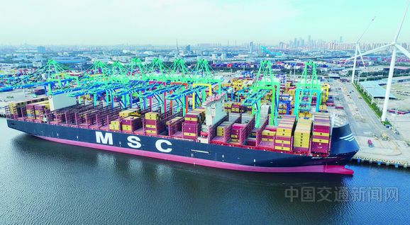 天津港刷新中国自动化集装箱码头单航次作业量纪录