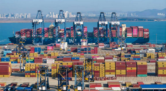 大连港开通“美西中东航线”远洋干线