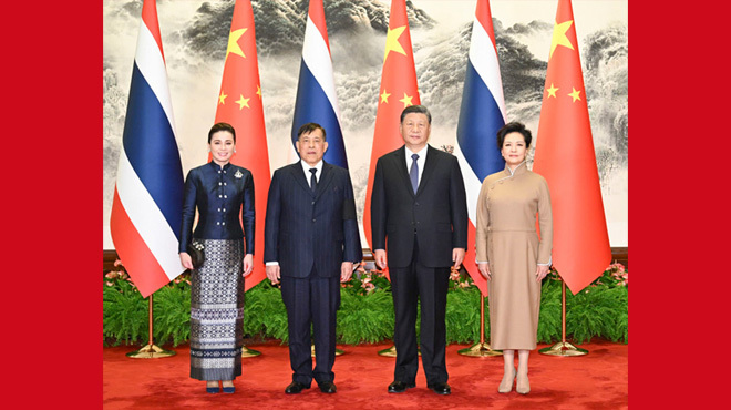 习近平会见泰国国王哇集拉隆功