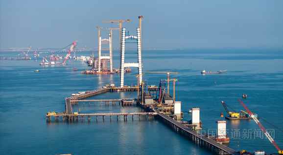 福建厦金大桥厦门段刘五店航道桥主塔完成封顶