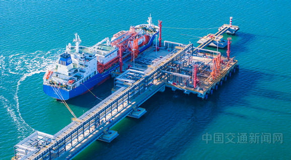 全国首次绿色LNG燃料加注在大连长兴岛完成