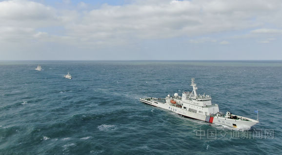 福建海事开展台湾海峡中部海域专项执法暨人命救助演练行动