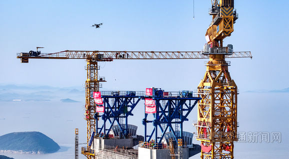 双屿门大桥先导索顺利完成过海架设作业