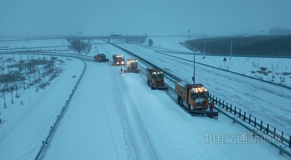 新疆交通运输部门全力应对低温雨雪天气