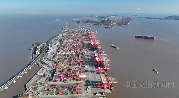 上海港洋山深水港区集装箱吞吐量再创历史新高