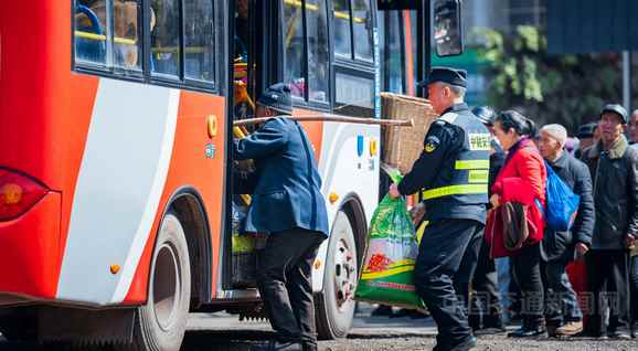 四川成都公交打造“惠农专线＋惠农专班”出行体系